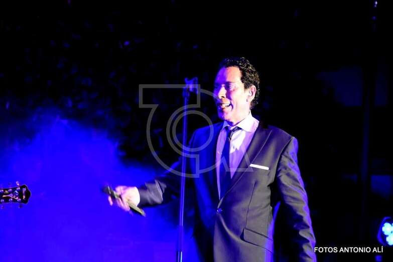 José Vélez durante el concierto de anoche en Guía (Foto TA)